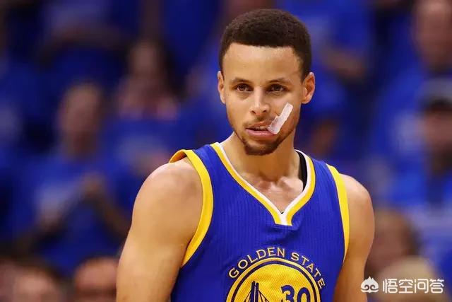 伊朗动荡局势下 伊朗女足比出和平手势