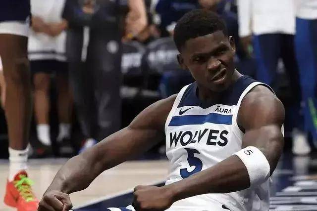 赵继伟胡明轩合计9投0中得2分 7次失误太致命