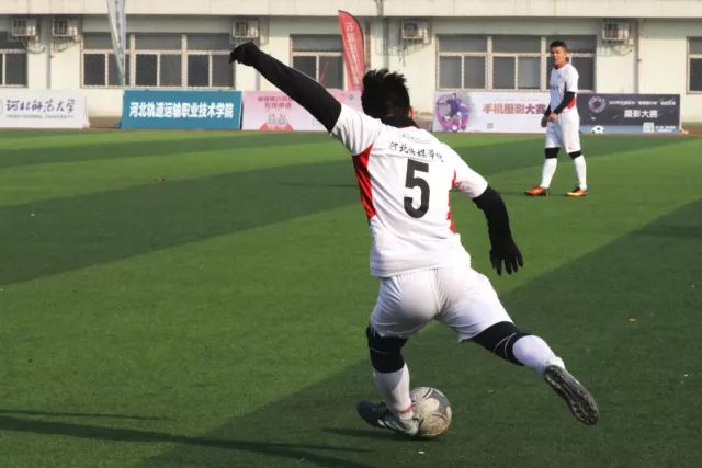 雄鹿试训35岁小托马斯 上赛季仅得到8分3助攻